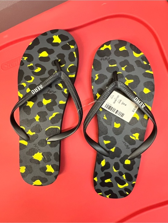 Aeropostale Shoes - NWT Aeropostale aero flip flop sandals women’s 9 black yellow leopard